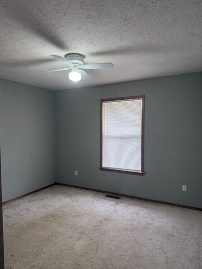 Building Photo - PRE-LEASING! 3 Bedroom in Battlefield