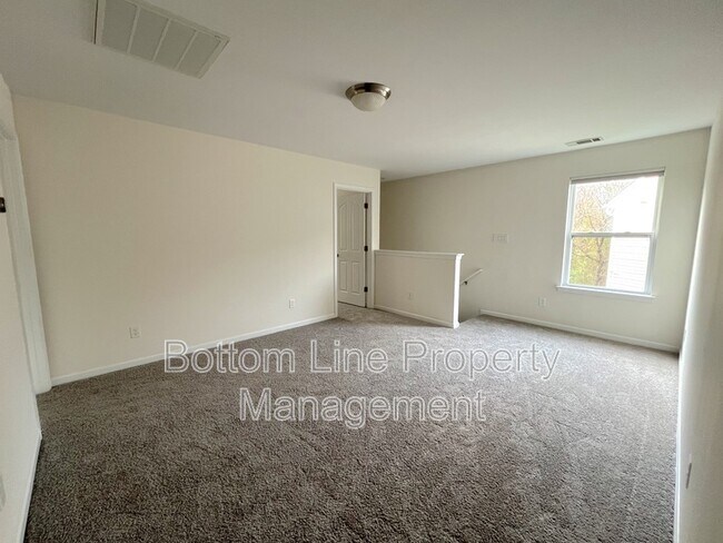 Building Photo - 702 Perth Dr