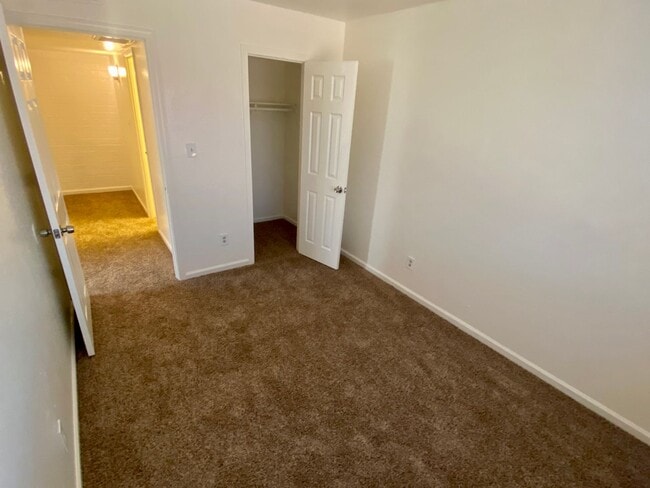 Building Photo - MOVE IN SPECIAL 3 Bedroom 1 Bathroom in Hallcraft Villas