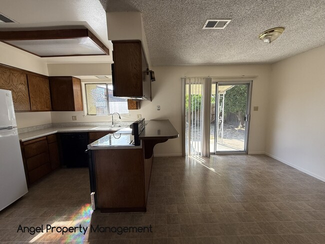 Building Photo - 7130 Reichmuth Way