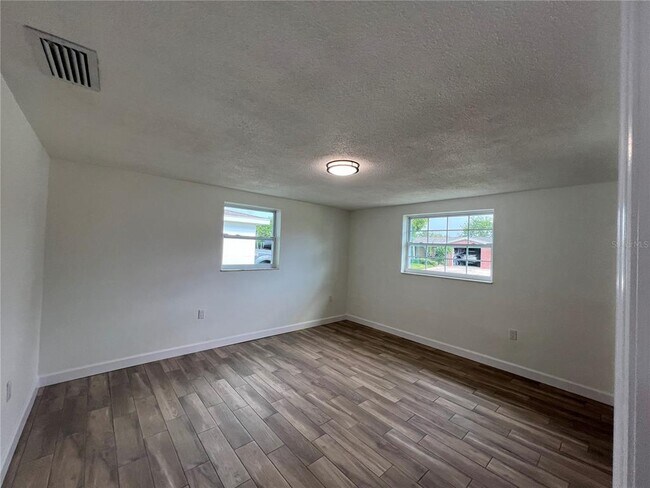Building Photo - 7315 Brentwood Dr