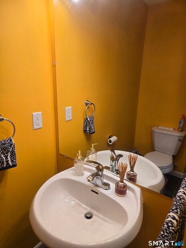 Building Photo - 57 Beachside Ave