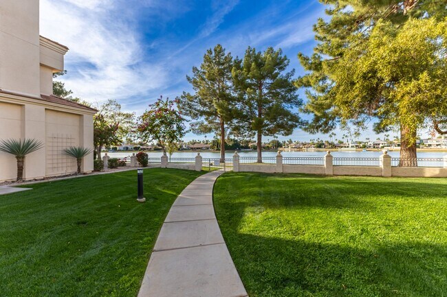 Building Photo - STUNNING Furnished OASIS 2 bed/2 bath Condo in McCormick Ranch