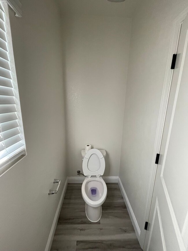 Building Photo - Beautiful 4 bed 2.5 bath in Sacramento!