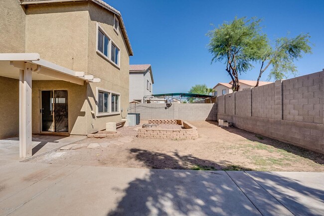 Building Photo - Charming 4 Bedroom 3 Bath 3 Car garage Hom...
