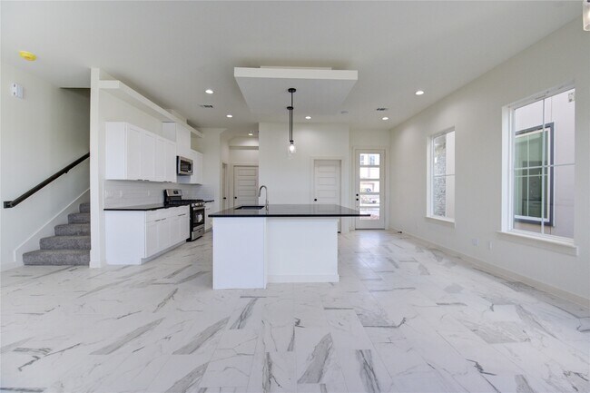 Building Photo - 2914 El Fenice Ln