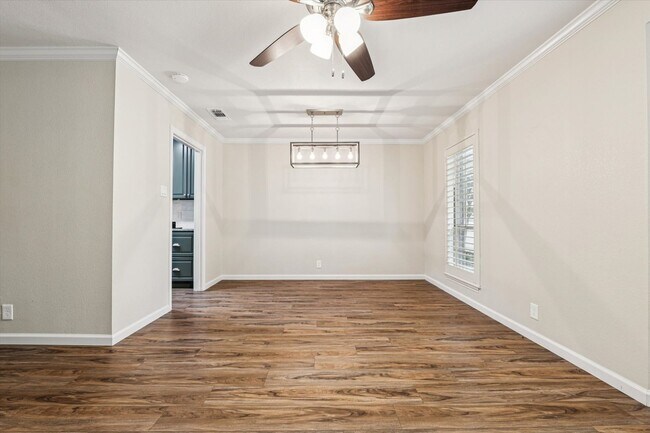 Building Photo - Pristine Updated Indian Creek Condo