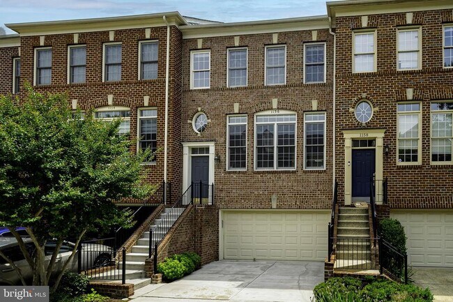 Building Photo - 1156 Regal Oak Dr