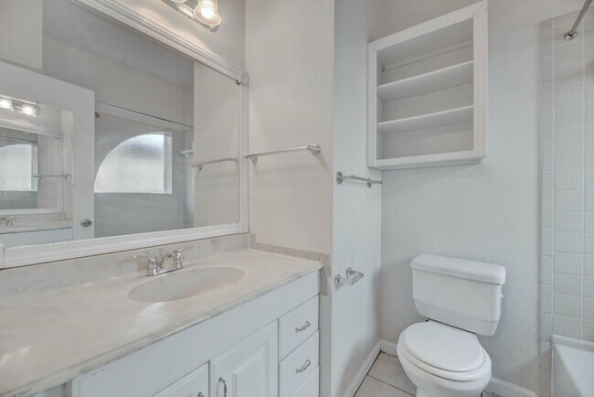 Building Photo - 2801 Rio Grande St