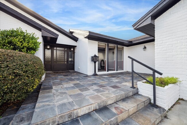 Building Photo - 18618 Point Lookout Dr