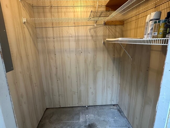 Building Photo - End Unit Townhouse for Rent