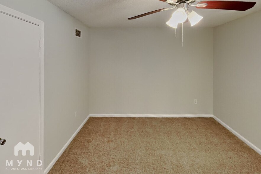 Building Photo - 2569 Richwood St