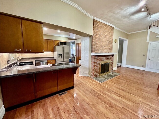 Building Photo - 38 Oakland Pl