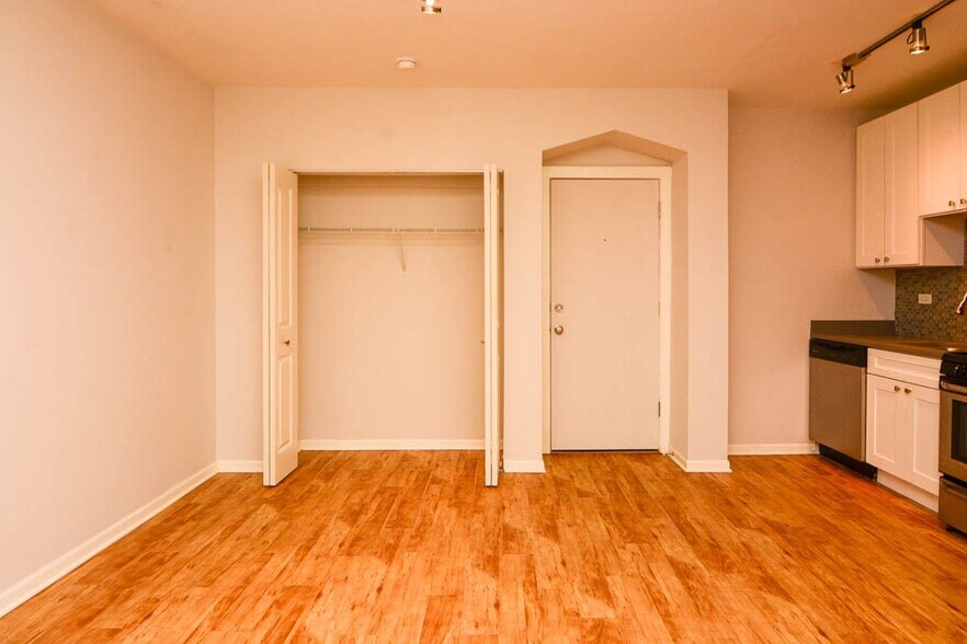 Building Photo - 2839 W Palmer St