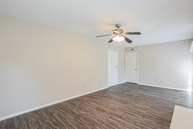 Building Photo - 2711 Quarry Hill Rd