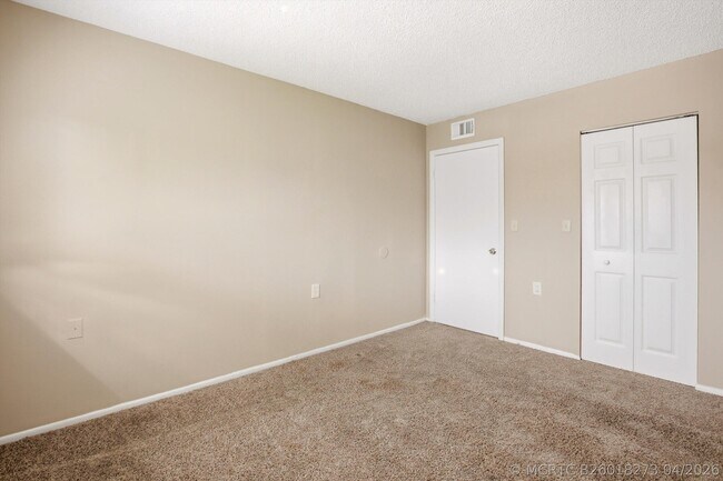 Building Photo - 1153 Lake Victoria Dr