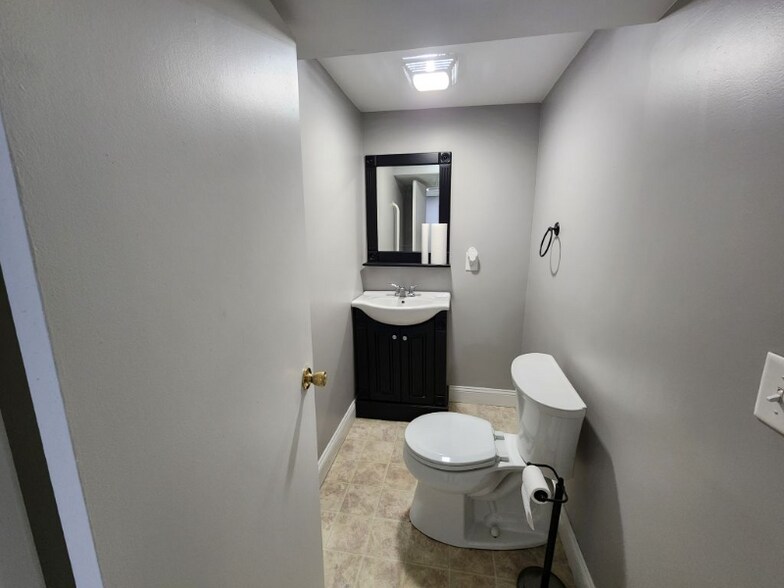 Building Photo - 2715 Farragut Pl