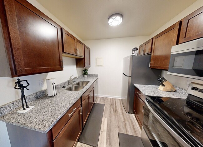 Building Photo - 1639 Green Forest Run