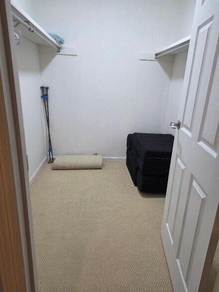 Building Photo - 6635 W Sweetbriar Trl