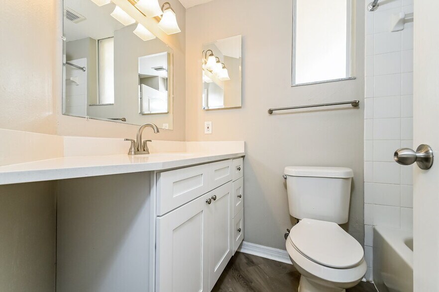 Building Photo - 6150 Kiteridge Dr