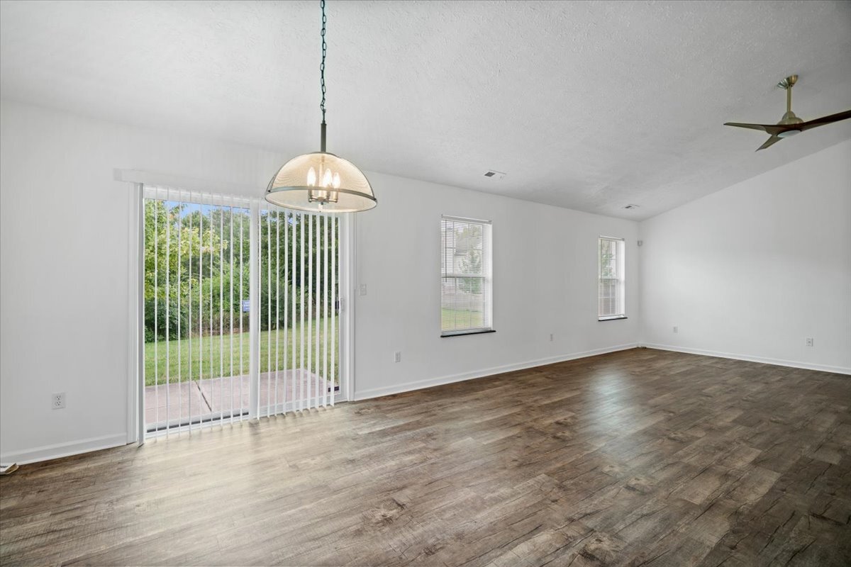 Building Photo - 1429 Softwind Dr