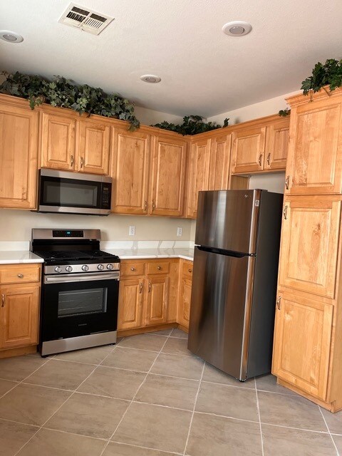 Building Photo - 6281 Whispering Creek St