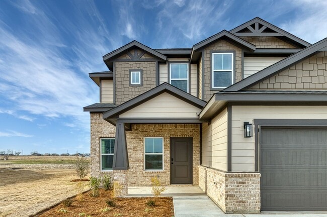 Building Photo - AVAILABLE NOW! 3 BEDROOM TRIPLEX LOT LOCATED ON 1-ACRE LOT IN MIDLOTHIAN, TX!