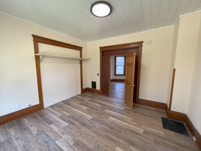 Building Photo - 116 Lathrop St