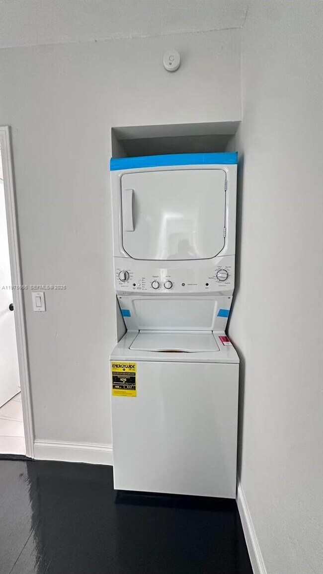 Building Photo - 320 SW 29th Rd