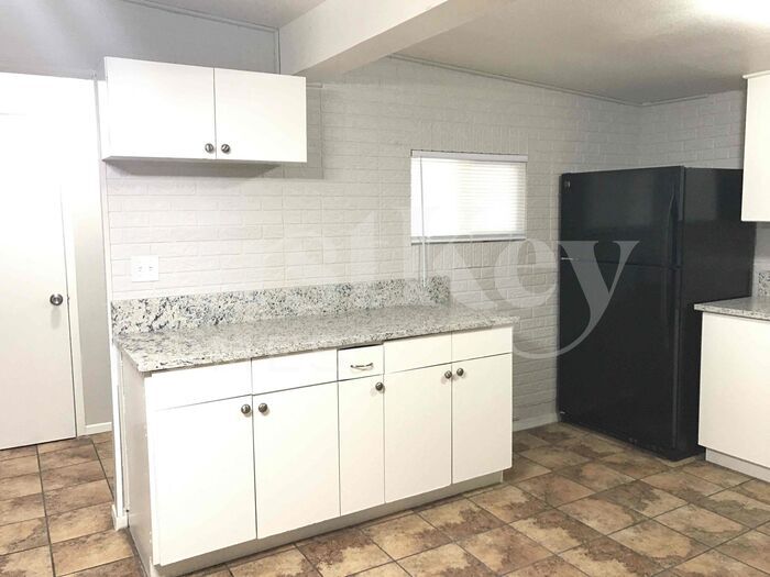 Building Photo - 4747 Everman Dr