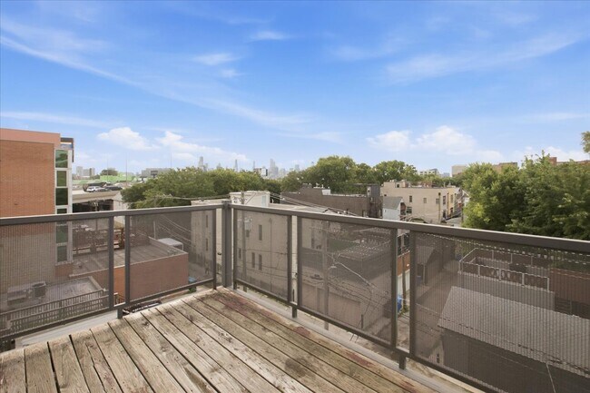 Building Photo - 1649 W Cortland St