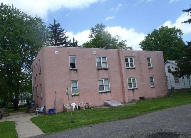 Building Photo - 1624 River Rd