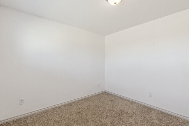 Building Photo - Stunning 4-Bed Home in Deer Creek Schools with Open Floorplan & Community Amenities