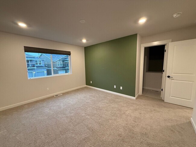 Building Photo - 18406 SW Buckhorn Dr
