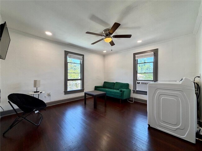 Building Photo - 1057 7th Ave N