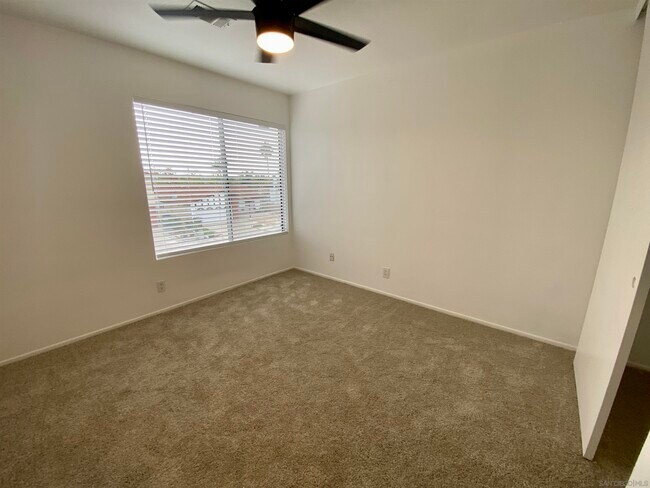 Building Photo - 293 Chapalita Dr