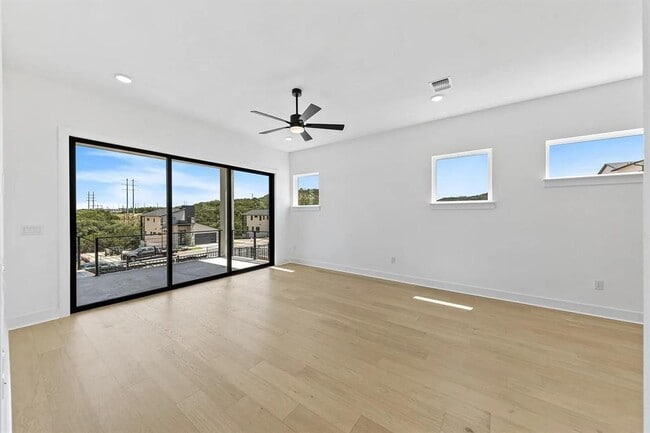 Building Photo - 110 Pennybacker Ln
