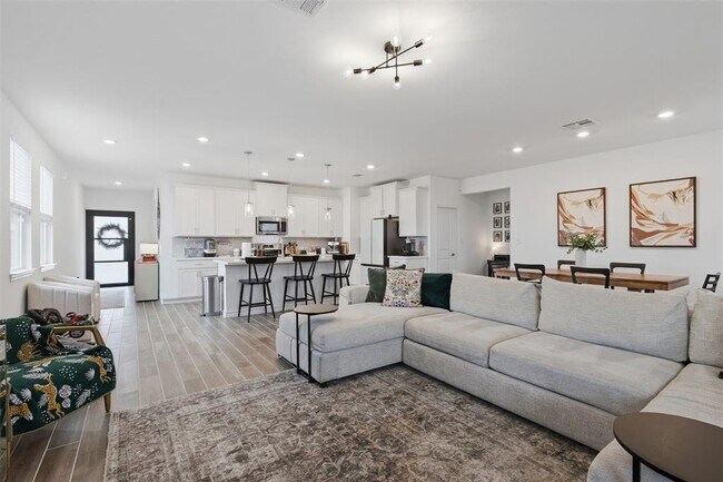 Building Photo - 203 Stinchcomb Rd