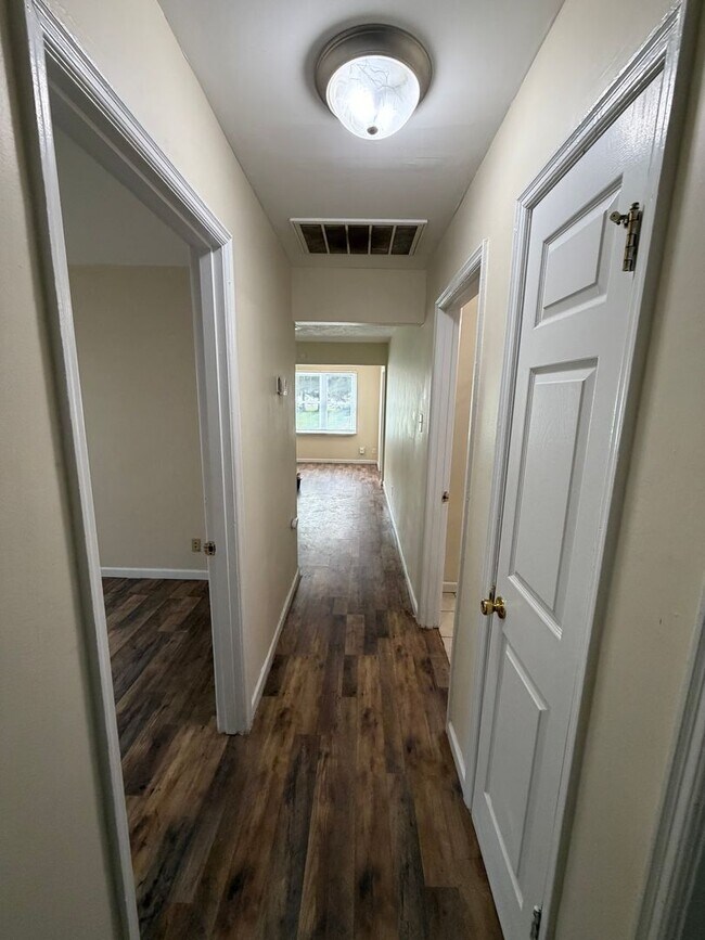 Building Photo - Move in Ready