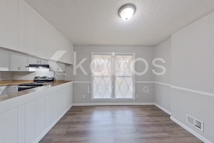 Building Photo - 340 Carterhill Dr