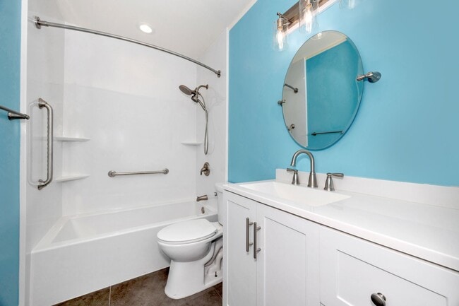 Building Photo - Spacious & Charming in Scottsboro!