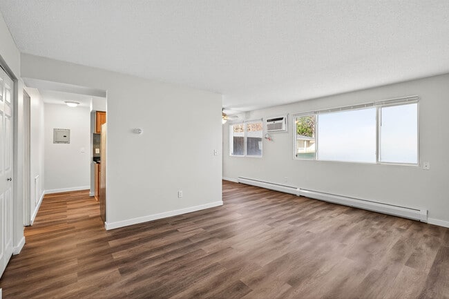 Building Photo - Rosco Apts-2720