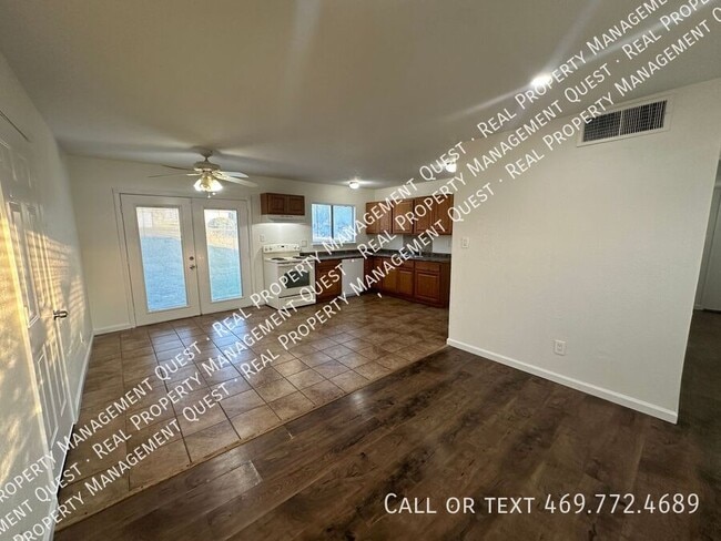 Building Photo - 5105 Sandalwood Ln