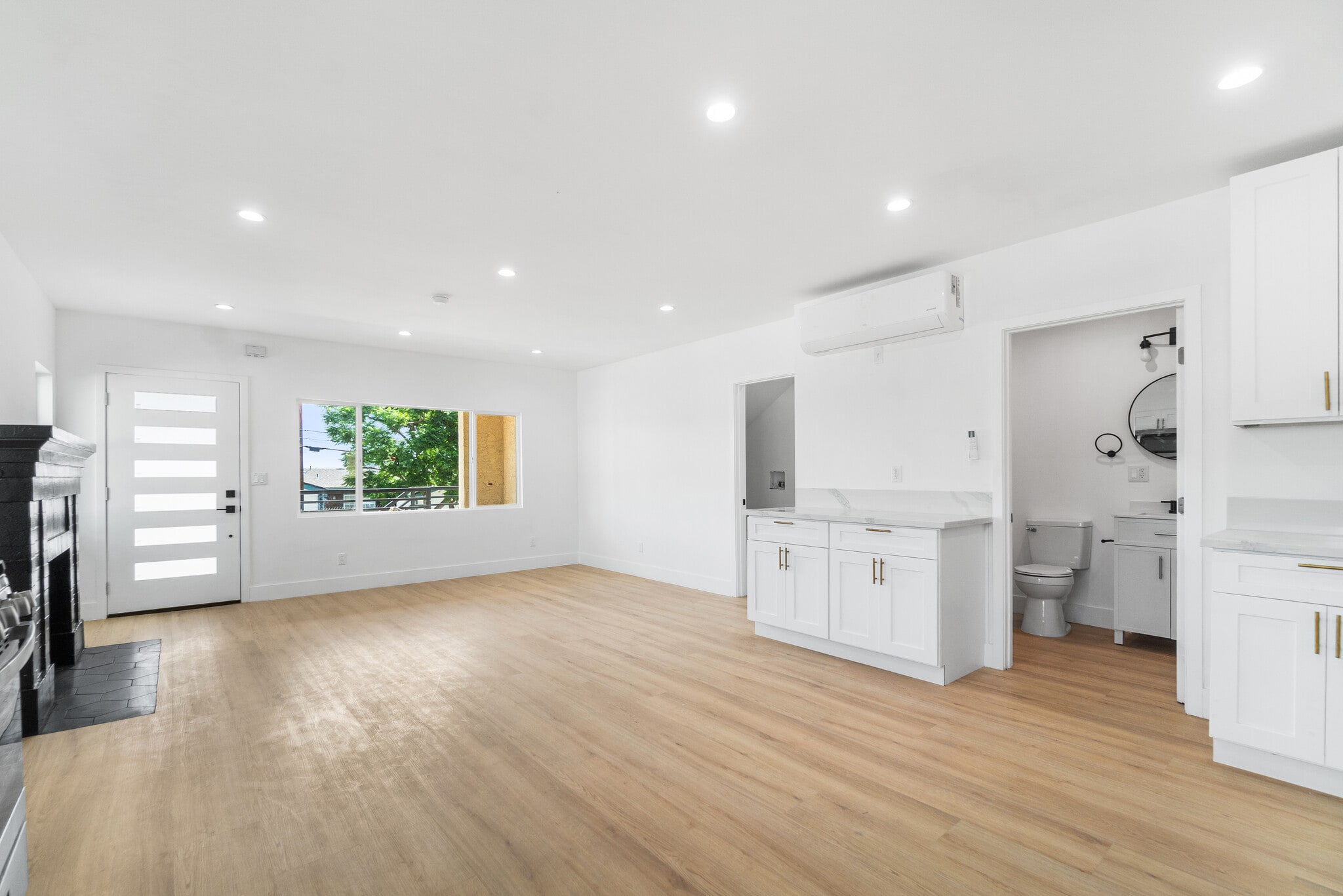 Building Photo - 301 S Cabrillo Ave