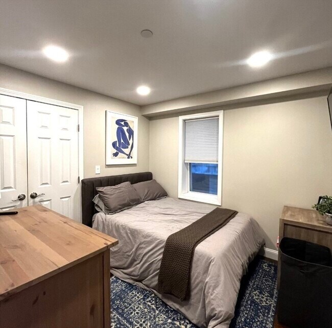 Building Photo - 229 Maverick St