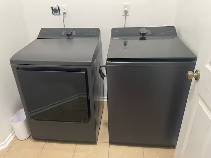 Building Photo - Room in House on Copper Hills Dr