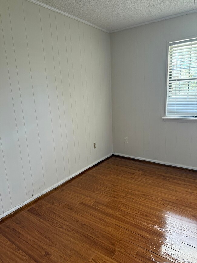 Building Photo - 1702 S Center St