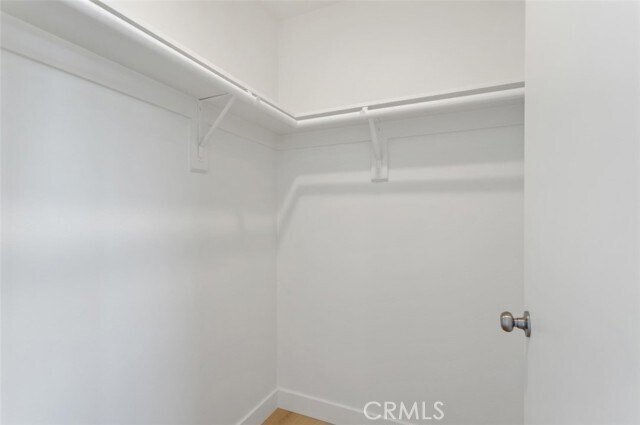 Building Photo - 711 W 80th St