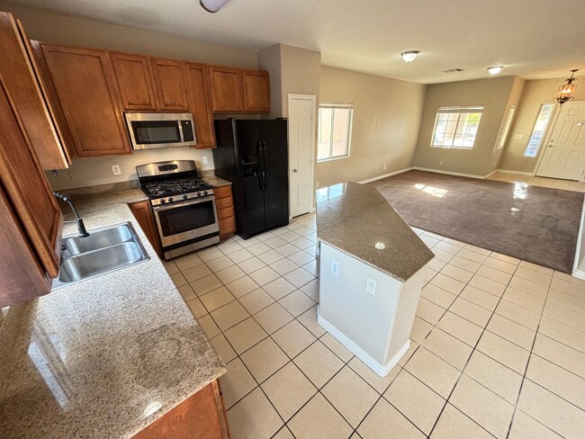 Building Photo - Spacious 4BED/3BATH Home Located in North Las Vegas Enjoy Rent-Free Holidays!