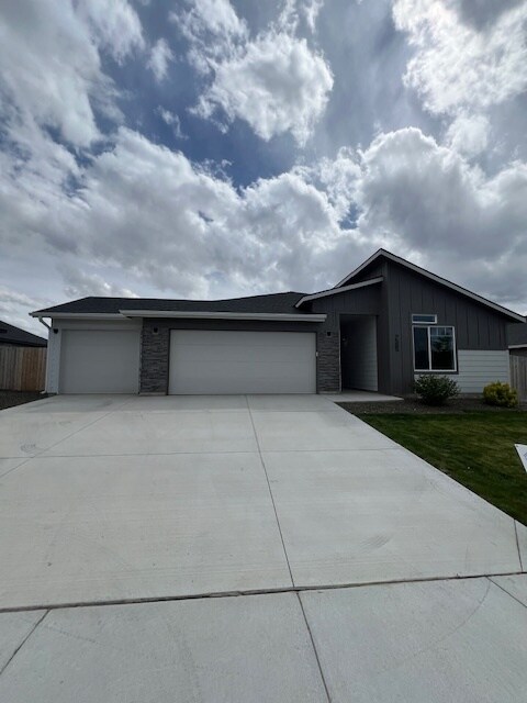 Building Photo - 4 Bed 2 Bath Home in Nampa!